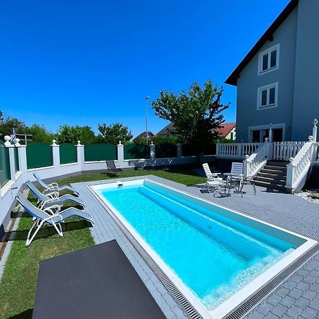 Luxurioeses Apartment Mit Pool Viena Exterior foto