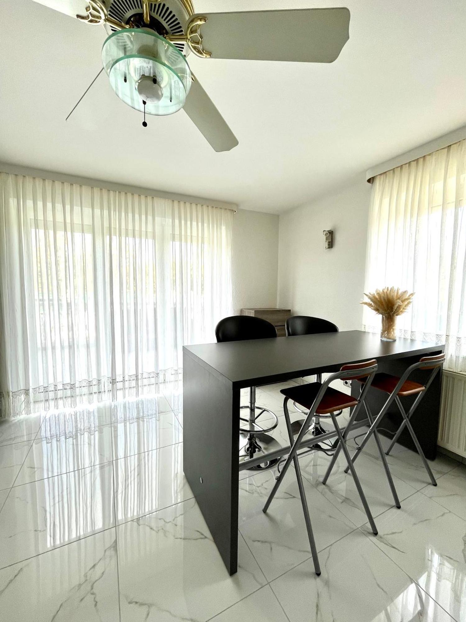 Luxurioeses Apartment Mit Pool Viena Exterior foto